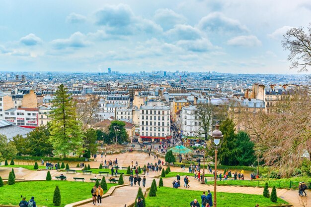 Foto distrito de montmartre fabuloso magnífico parís a principios de la primavera