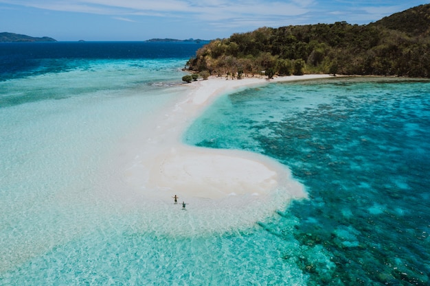 Ditaytayan Insel in den Philippinen, Coron Provinz. Luftaufnahme von Drohne über Urlaub, Reisen und tropische Orte