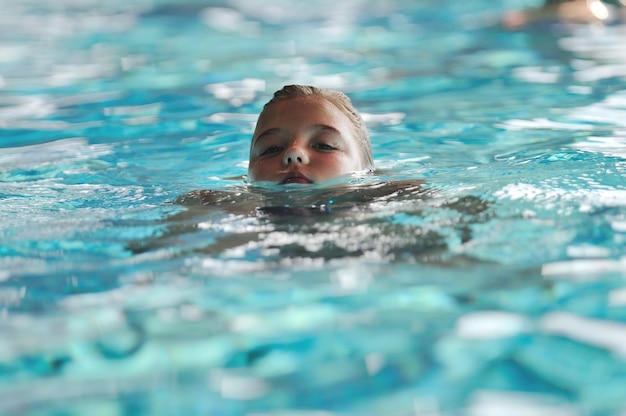 diversão na piscina