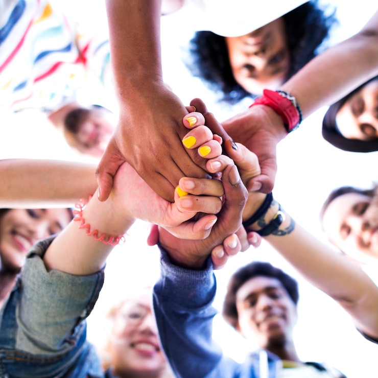 Foto diverse freunde / studenten schießen