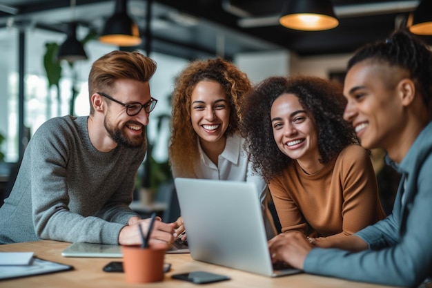 Diverso trabajo en equipo unido para el éxito empresarial y la innovaciónxA