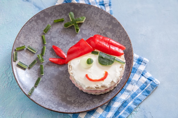 Divertido sándwich para niños en forma de pirata