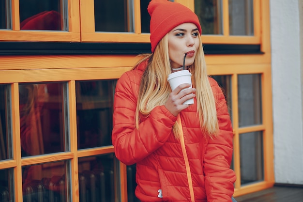 Divertimento à moda assustador modelo da caneca