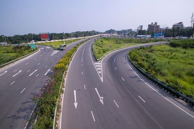 Foto dividir la carretera de la autopista en bhanga intercambio de bangladesh