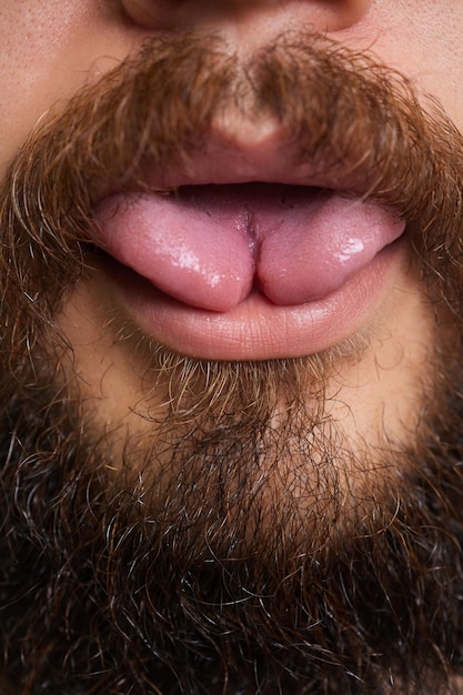 la división de la lengua cortar la lengua un tipo de modificación del concepto de cirugía del cuerpo humano