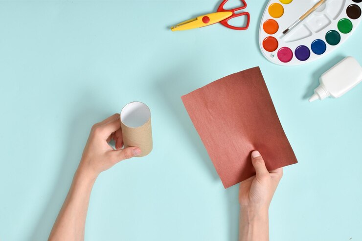 Foto diy bull con sus propias manos de una manga de papel higiénico y papel de colores instrucciones fotográficas paso a paso