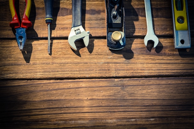 Foto diy-tools auf dem tisch ausgelegt