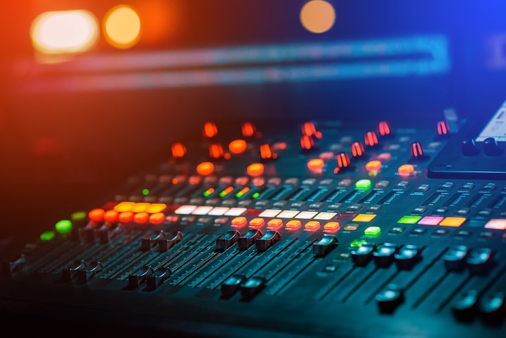Foto dj music mixing console com luz bokeh