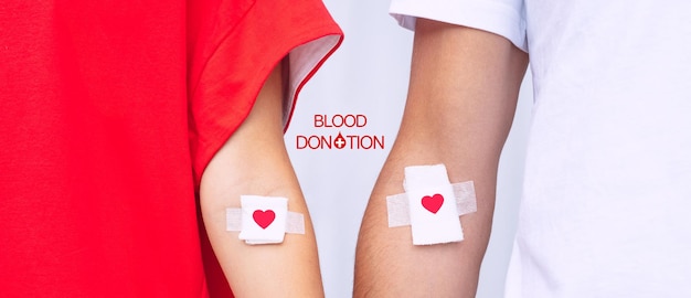 Foto doadores de sangue com curativo após doar sangue doação de sangue salva vidas