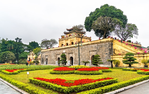 Doan Mon, la puerta principal de la Ciudadela Imperial de Thang Long. en Hanoi, Vietnam