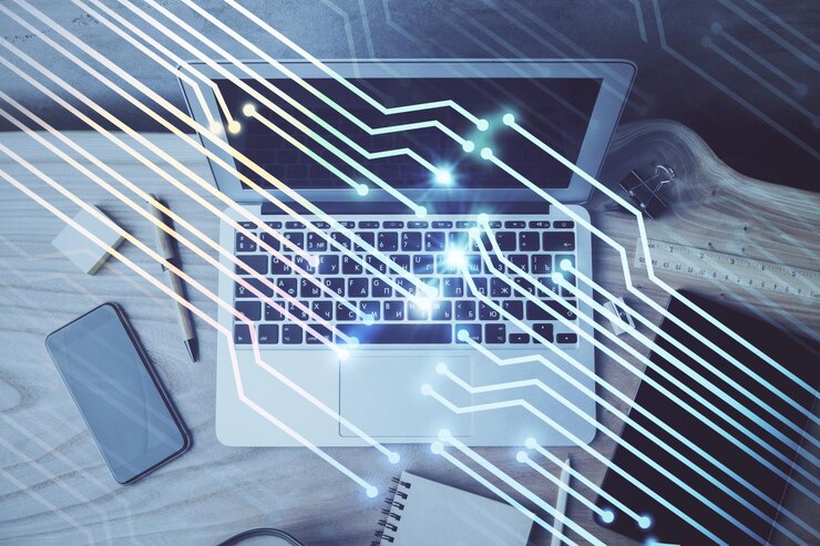 Foto doble exposición de computadora de escritorio y holograma temático de tecnología concepto de desarrollo de software