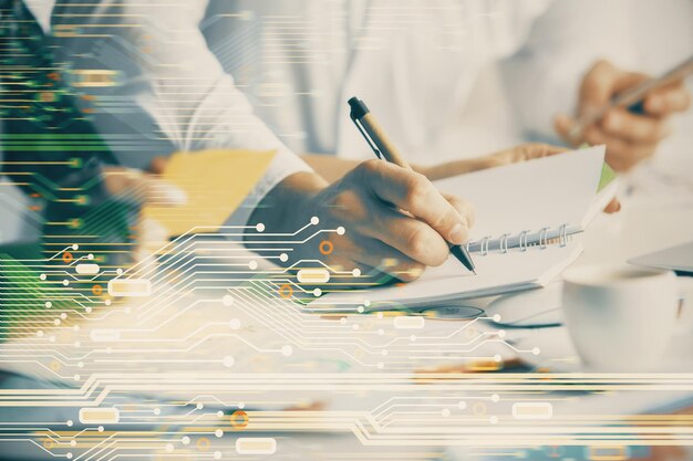 Doble exposición de datos tema dibujo de boceto sobre personas que escriben fondo Concepto de tecnología
