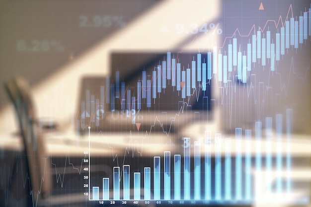 Doble exposición de un diagrama financiero abstracto creativo y un escritorio moderno con computadora sobre el concepto bancario y contable de fondo