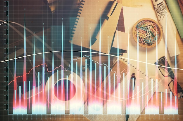 Doble exposición del dibujo gráfico de Forex y la vista superior de la mesa de trabajo Concepto de análisis financiero