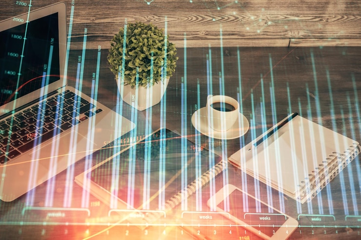 Foto doble exposición del dibujo de gráficos financieros y el fondo del teléfono móvil concepto de comercio de divisas