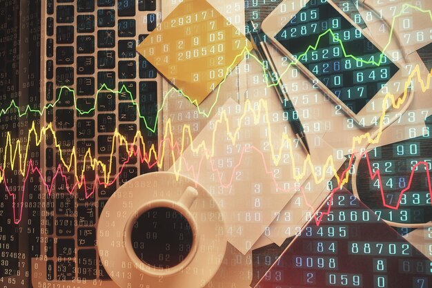 Doble exposición del dibujo de gráficos financieros sobre el fondo de la tabla con el ordenador Concepto de investigación y análisis Vista superior