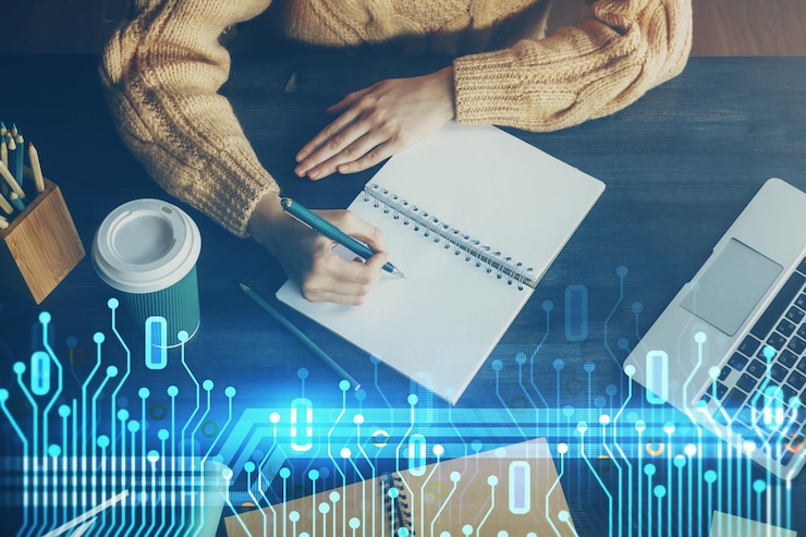 Foto doble exposición de escribir las manos en el fondo con holograma de solución de datos en el frente concepto de tecnología cerrar