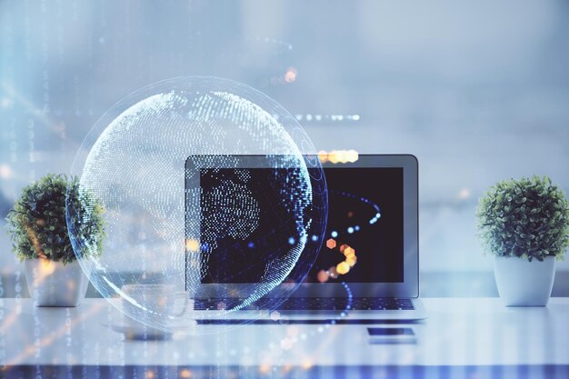 Doble exposición del escritorio con computadora y holograma del mapa del mundo Concepto de red de datos internacional