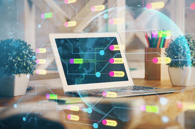 Doble exposición del escritorio con computadora personal en el fondo y dibujo de tema tecnológico Concepto de Bigdata