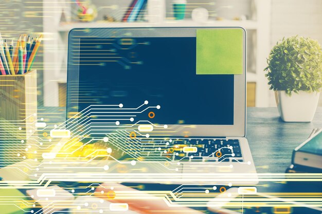 Doble exposición de escritorio con computadora personal en segundo plano y dibujo de tema tecnológico Concepto de análisis de datos