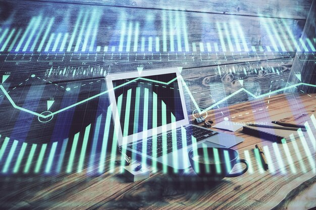 Doble exposición de escritorio con computadora personal en segundo plano y dibujo de tema tecnológico Concepto de análisis de datos