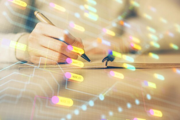 Doble exposición de la escritura a mano sobre fondo con holograma de tecnología de datos Concepto de big data