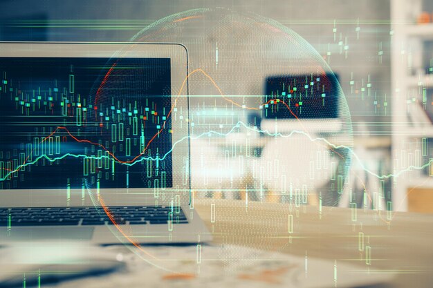 Doble exposición del gráfico de divisas y espacio de trabajo con computadora Concepto de comercio internacional en línea