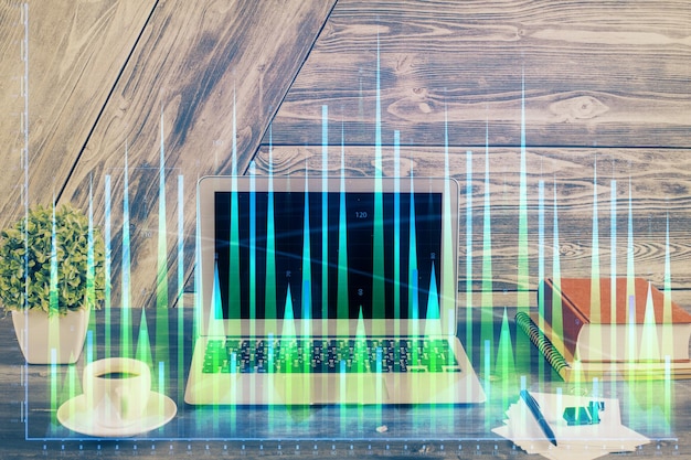 Doble exposición del gráfico forex y espacio de trabajo con computadora Concepto de comercio internacional en línea
