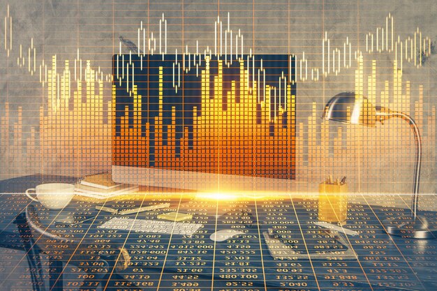 Doble exposición del gráfico forex y espacio de trabajo con computadora Concepto de comercio internacional en línea