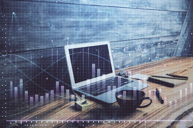 Doble exposición del gráfico forex y espacio de trabajo con computadora Concepto de comercio internacional en línea