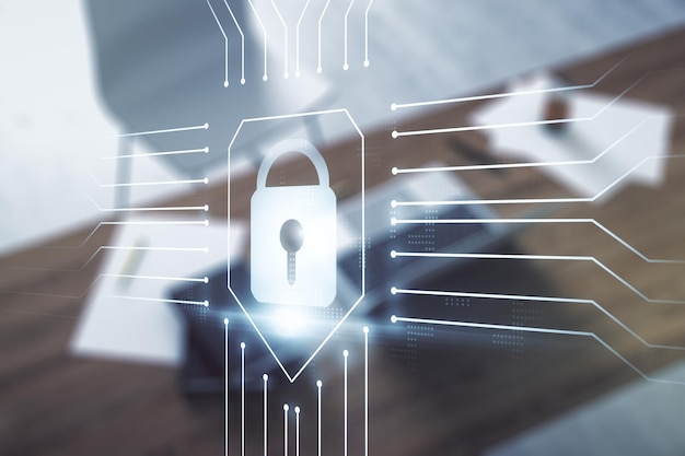 Doble exposición de holograma de bloqueo creativo con chip y escritorio moderno con computadora portátil en segundo plano Concepto de seguridad de la información