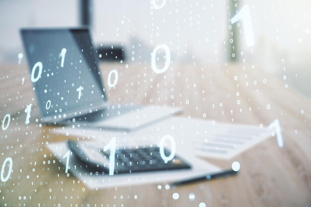 Doble exposición de un holograma de código binario virtual abstracto en una calculadora borrosa con fondo de portátil Concepto de base de datos y programación