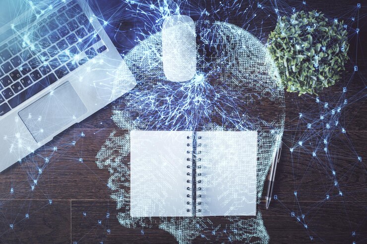 Foto doble exposición del holograma de dibujo del cerebro sobre el fondo de la mesa de trabajo de vista superior con computadora concepto de big data