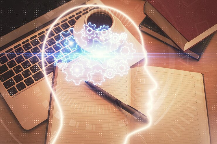 Foto doble exposición del holograma de dibujo del cerebro sobre el fondo de la mesa de trabajo de vista superior con computadora concepto de big data