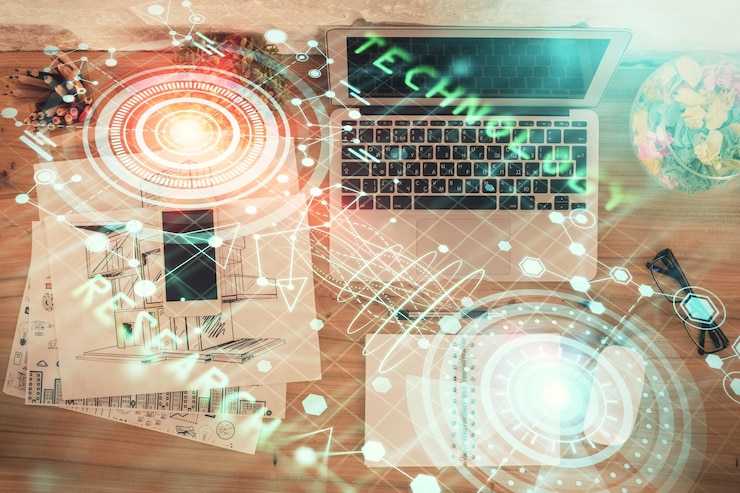 Foto doble exposición del holograma de dibujo del tema de datos sobre el fondo de la mesa de trabajo de vista superior con concepto de tecnología de computadora