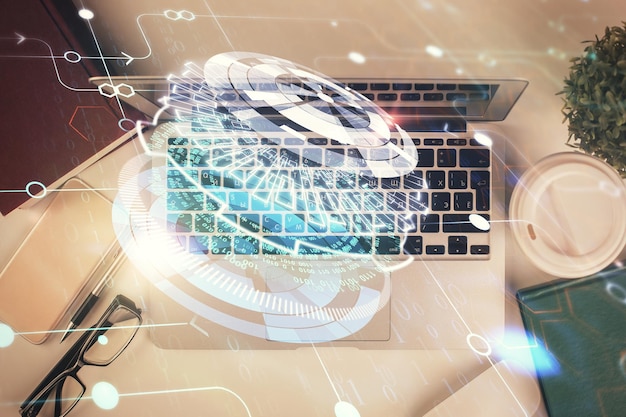 Doble exposición del holograma de dibujo del tema de datos sobre el fondo de la mesa de trabajo de vista superior con concepto de tecnología de computadora
