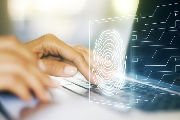 Doble exposición del holograma de huellas dactilares creativas abstractas con las manos escribiendo en la computadora portátil en la protección de fondo del concepto de información personal