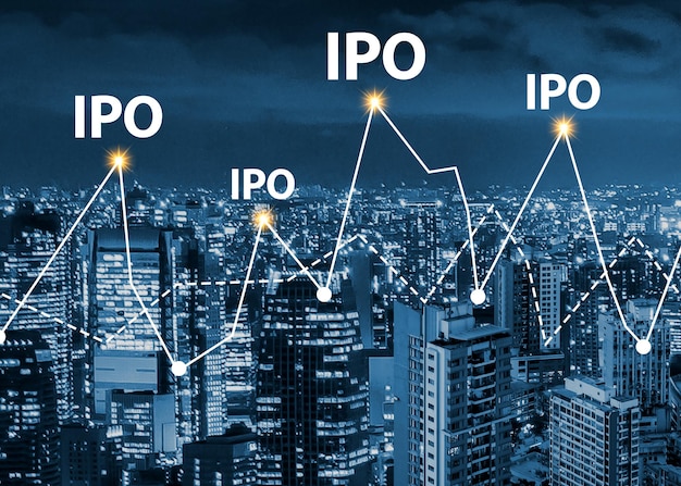 Doble exposición con holograma ipo y pantalla de inversión y negocios comerciales de edificios