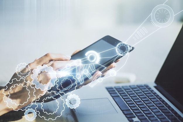 Doble exposición del holograma de tecnología robótica y clics con los dedos en una tableta digital en segundo plano Concepto de software de investigación y desarrollo