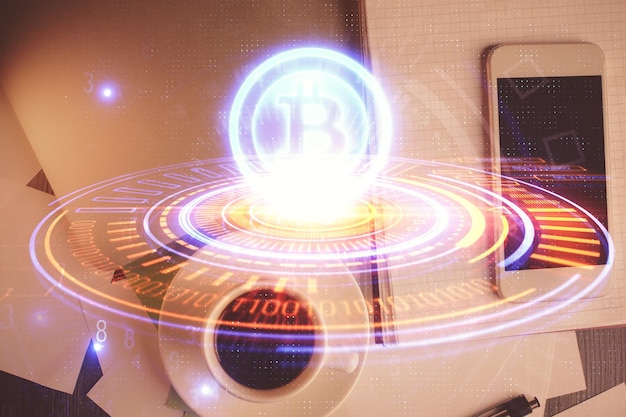 Doble exposición del holograma del tema blockchain sobre la mesa con el teléfono Vista superior Concepto de tecnología criptográfica