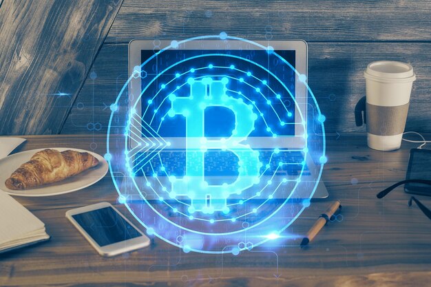Doble exposición del holograma del tema blockchain y la tabla con fondo de computadora Concepto de la moneda criptográfica bitcoin