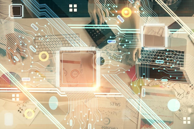 Doble exposición de hombre y mujer trabajando juntos y tema de tecnología dibujando holograma concepto de grandes datos fondo informático