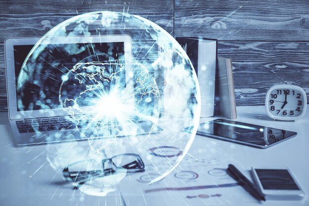 Doble exposición de iconos temáticos de negocios y espacio de trabajo con fondo de computadora Concepto de éxito