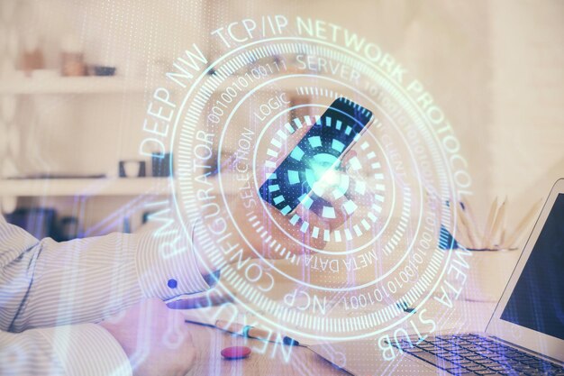 Doble exposición de la mano del hombre sosteniendo y utilizando un dispositivo digital y dibujo de hologramas de datos concepto tecnológico