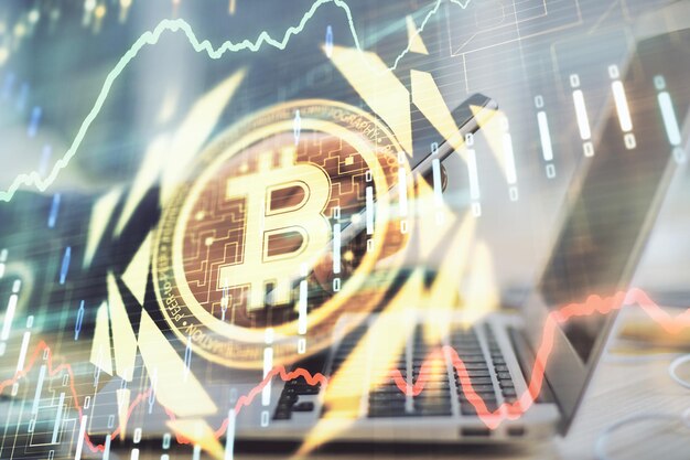 Doble exposición de manos de hombres sosteniendo y usando un teléfono y criptomoneda dibujo temático de blockchain
