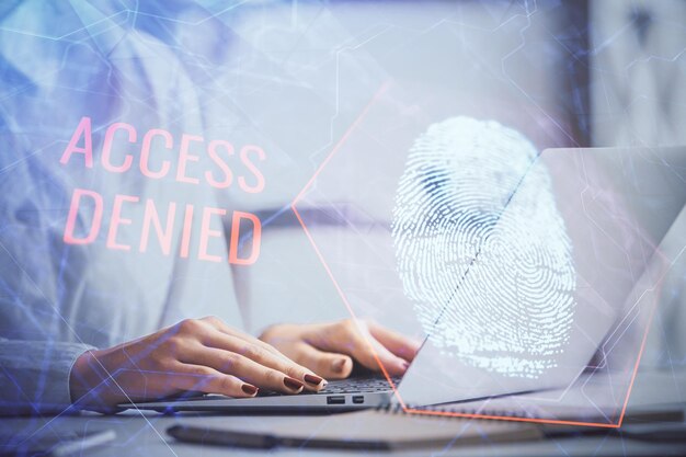 Doble exposición de las manos de la mujer escribiendo en la computadora y dibujando las huellas dactilares Concepto de seguridad