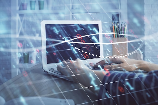 Doble exposición de las manos de la mujer escribiendo en la computadora y dibujo de hologramas de gráficos de divisas Concepto de inversión en el mercado de valores