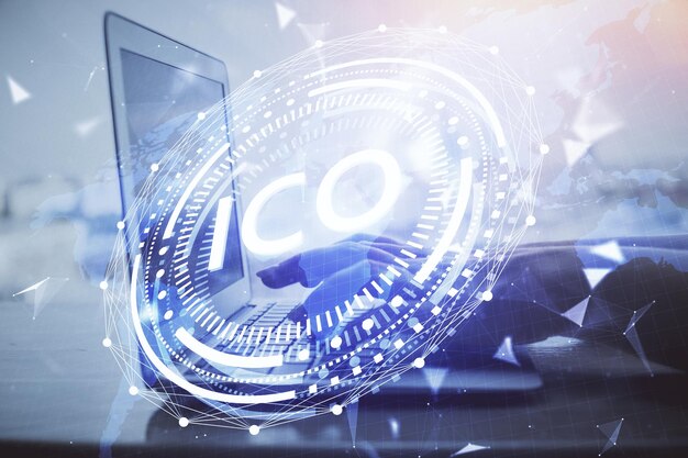 Doble exposición de manos de mujer escribiendo en computadora y holograma de tema de mercado criptográfico dibujando el concepto Blockchain
