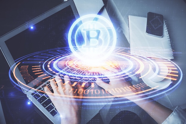 Doble exposición de manos de mujer escribiendo en computadora y holograma de tema de mercado criptográfico dibujando el concepto Blockchain
