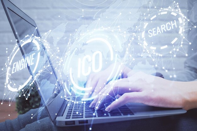 Doble exposición de manos de mujer escribiendo en computadora y holograma de tema de mercado criptográfico dibujando el concepto Blockchain